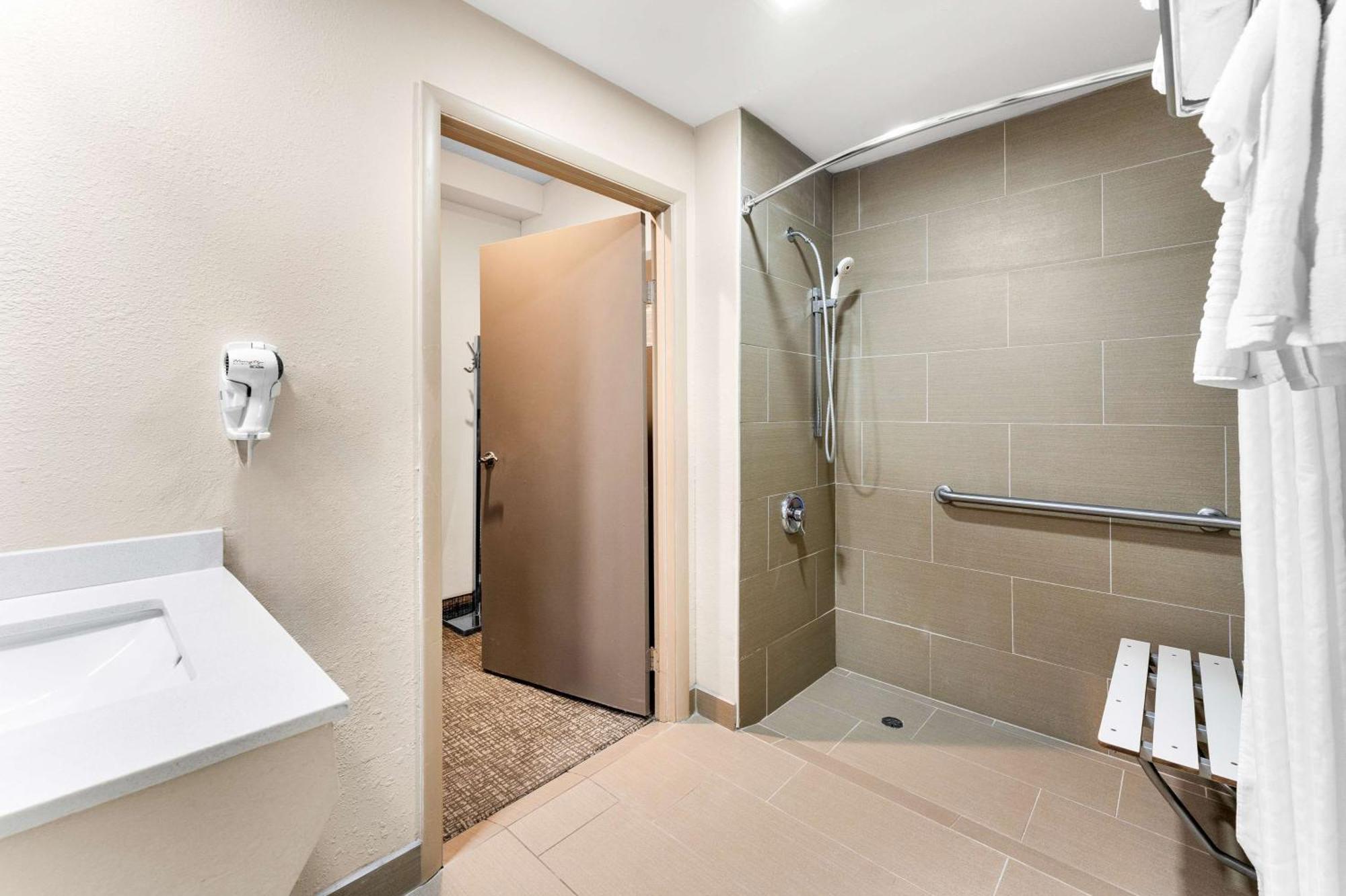 Surestay Plus By Best Western Reading North Extérieur photo